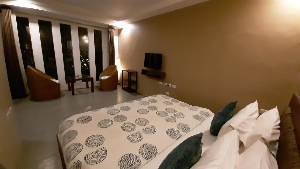 Urban Sands Hotel Iloilo Экстерьер фото