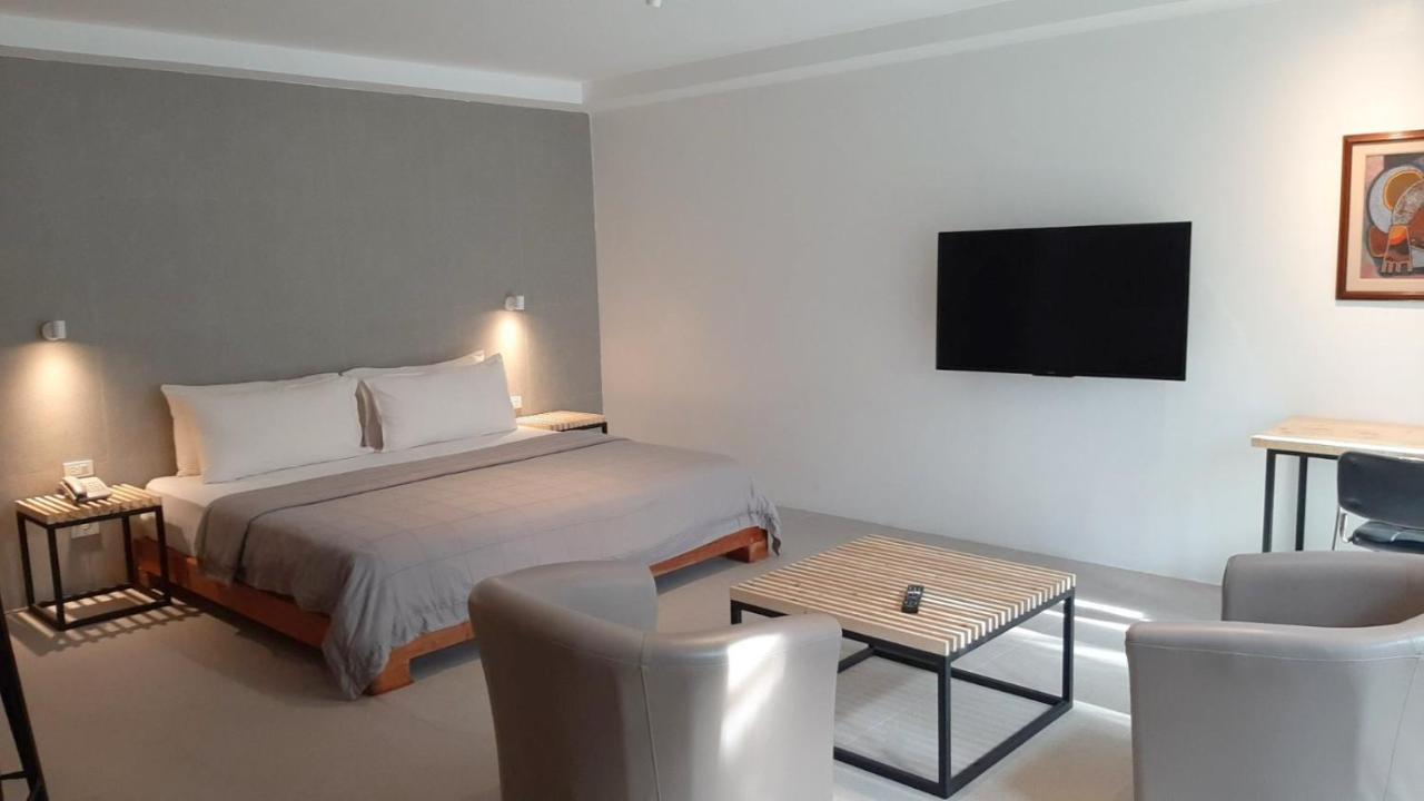 Urban Sands Hotel Iloilo Экстерьер фото