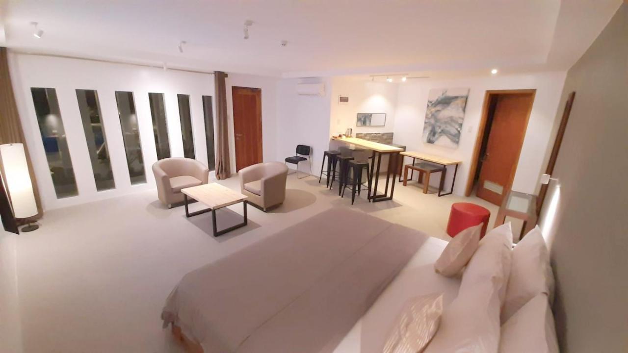 Urban Sands Hotel Iloilo Экстерьер фото