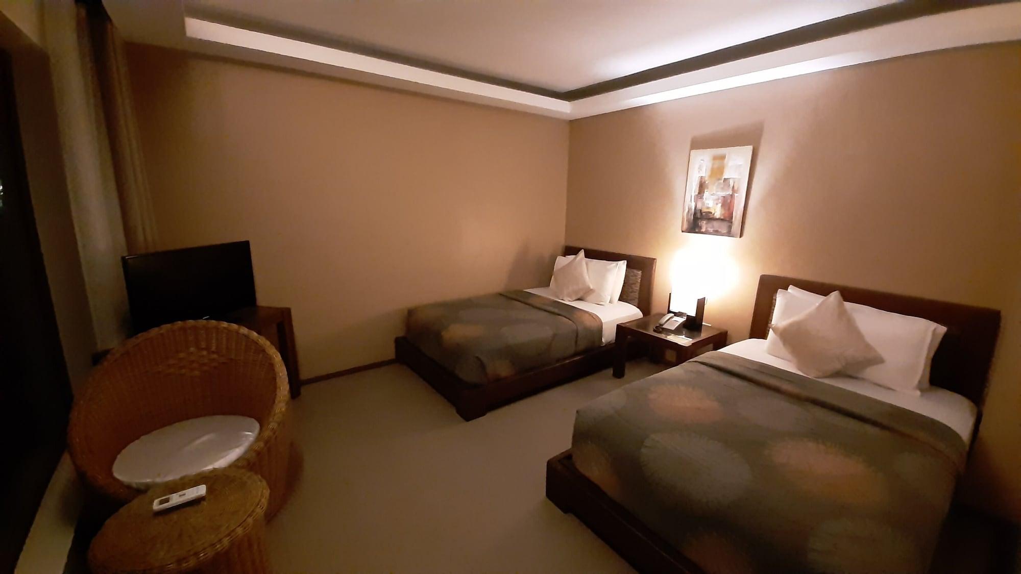 Urban Sands Hotel Iloilo Экстерьер фото