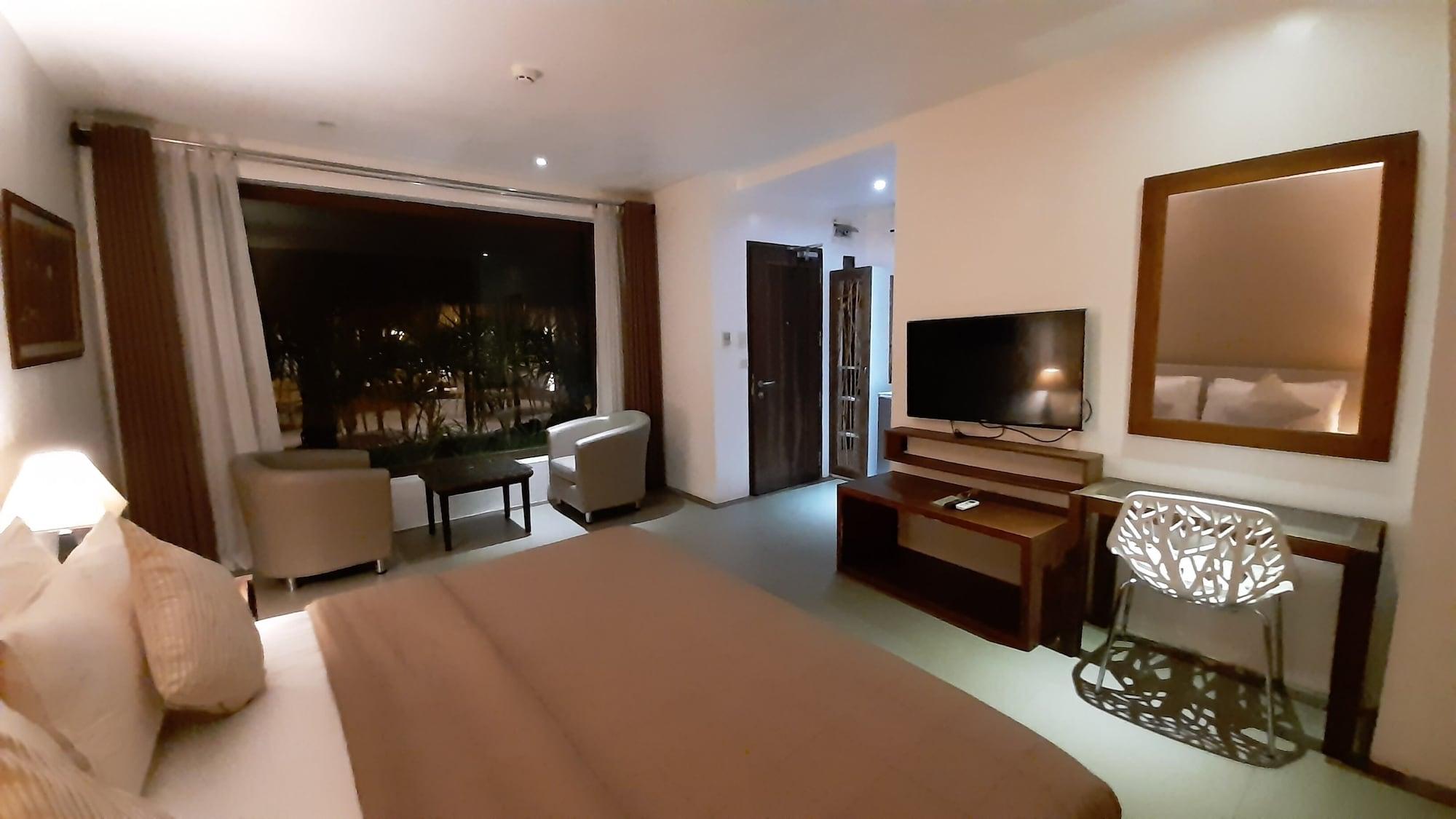 Urban Sands Hotel Iloilo Экстерьер фото