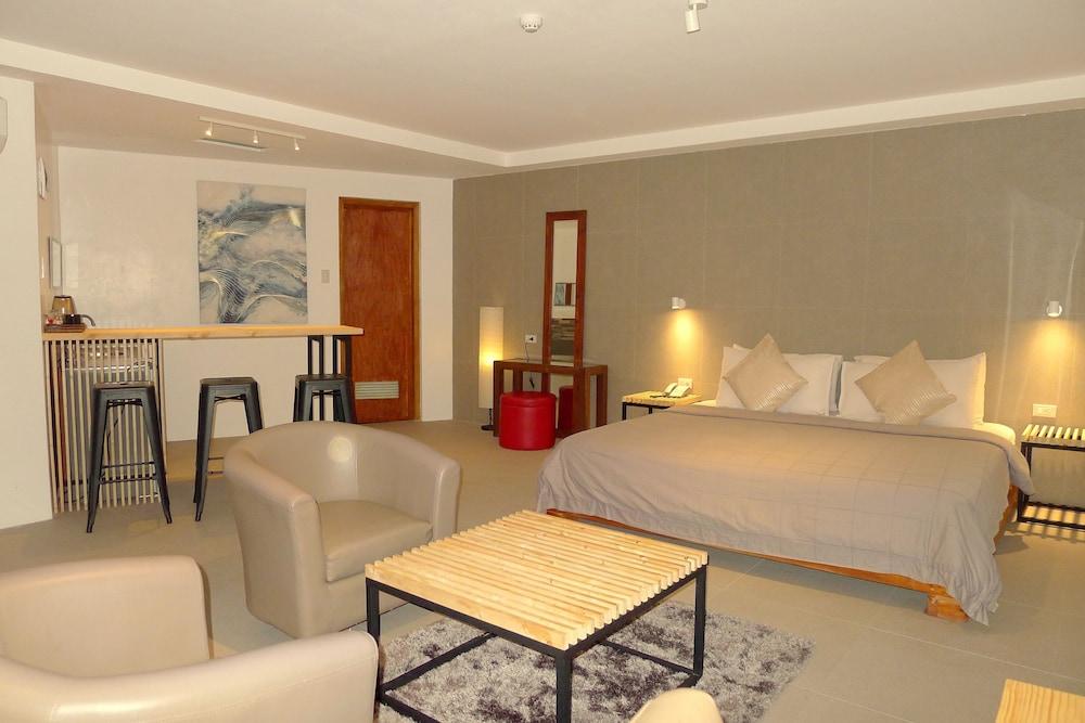 Urban Sands Hotel Iloilo Экстерьер фото