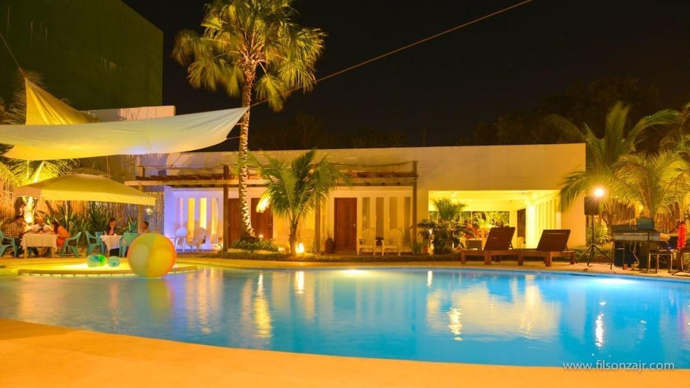Urban Sands Hotel Iloilo Экстерьер фото