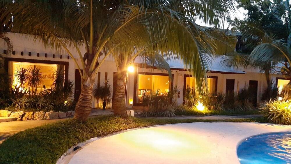 Urban Sands Hotel Iloilo Экстерьер фото